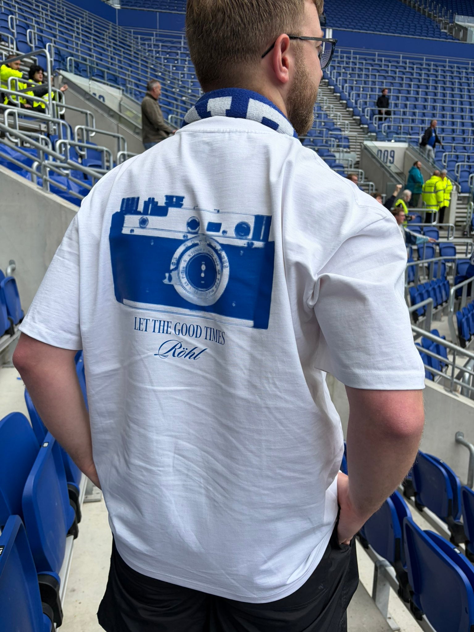 LET THE GOOD TIMES RÖHL (34) Camera Oversized Tee
